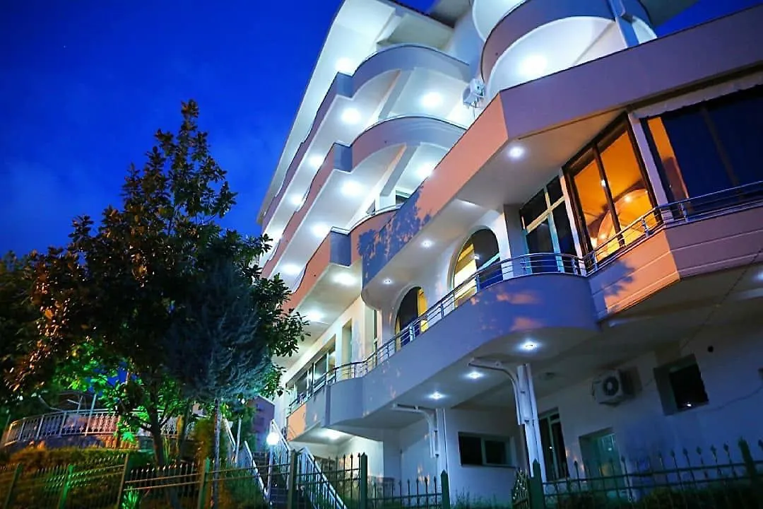Hotel Europa Vlorë 3*,